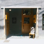 アレグロ コン ブリオ - 入口は和食の六九和と斜め？向かい合う形。