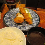 Kamakura Katsutei Aratama Souhonten - ご飯セットのライスとお味噌汁も一緒に。