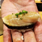 鮨処 多田 - 握り　鰆　※画像ボケボケ