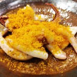 鮨処 多田 - 烏賊げそ炒め　台湾唐墨添え　※岩牡蠣の代替料理