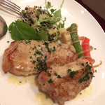 トラットリア ルナピエナ - 鶏肉 200㌘ ¥1,680 レモンの入ったソース。んー！！美味しい！お肉も柔らかくて◎('ω')