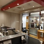 銀座 天一 - 店内。朝10時半頃。