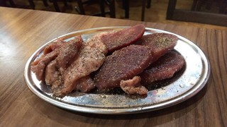 Yakiniku Sakaba Kokoro - 特選の牛タン切り落とし(゜ロ゜)