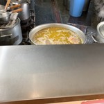 ラーメン六角家 - 寸胴から良い香り