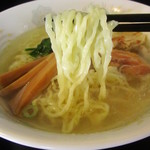 园々 - 麺は手打ちのちぢれ麺