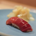 うを徳 - 紀州那智勝浦（きいなちかつうら）の"鮪（しび）"、中肥肉（ちゆうあぶ）