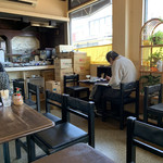 ボギー - こじんまりした店内