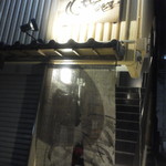 いちだい - 暖簾をくぐって階段を上がった2階に店はあります。