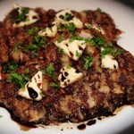 とんかつ マンジェ - 気になってたメニューをおねだり。
      エシレバターも添えて貰いました♪