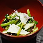 傳 - 天然の山菜餡かけ　牛肉