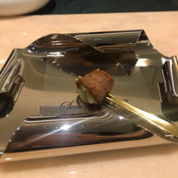 SALONE 2007 - A5サーロインのスピエディーノ。定番の一品目。柔らかくジワリと脂の滲むサーロインとメイクィーンのマッシュがトリュフの香りに包まれて口の中にふお〜っとなります。