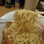 煮干し中華そば 一剣 - スープと調和する麺