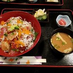 梓川 - 魚のづけ丼全景