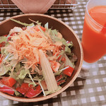 数寄屋バーグ - ヘルシーセット480円  野菜ジュースとサラダ
