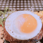 数寄屋バーグ - ガーリック醤油 目玉焼きのせ