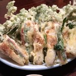 金ちゃん - タラの芽と行者にんにくを挟んだちくわの天ぷら…山の恵みです♪