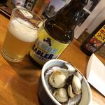 金ちゃん - レモンラードラー(ベアレンビール)…これオススメです♪お通しはベビーホタテ(?)蒸し