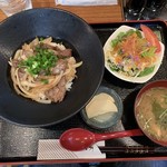 尾山食堂 - イノシシの炙り丼