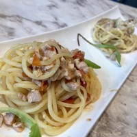 VALON TOKYO 錦糸町 - パスタ２種盛り合わせ。鮭のとジャガイモの２種。これも生パスタ（普通のスパゲッティ）だけど、リングイネよりは食感が劣った。普通にうまいレベル。