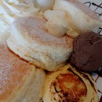 ラピス ラズリ - おひさまパンケーキのカスタードショコラ（1380円）のアップ写真