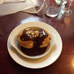 Bistrot Victoires - アイスクリームのチョコレートソースがけ