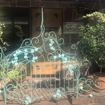 トゥ・ラ・ジョア - お店の入口