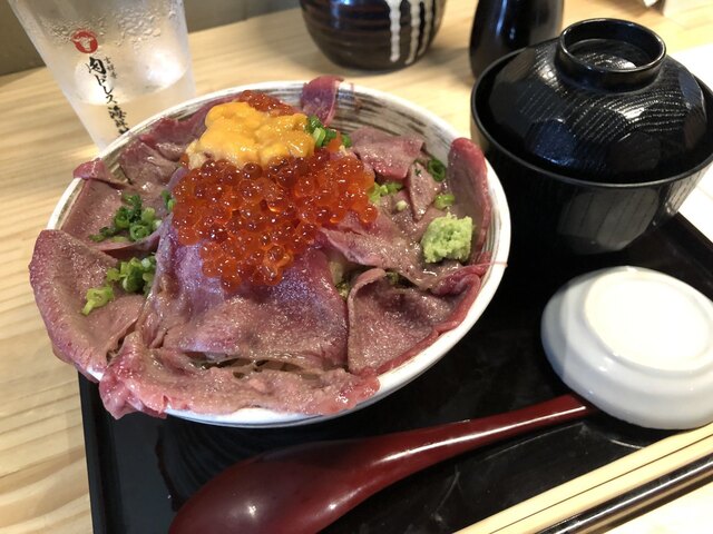 吉祥寺 肉ドレス海鮮丼 本店>