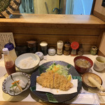 とん太 - 特ロースかつ定食