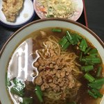 福興楼 - 台湾ラーメン、唐揚げ、サラダ、