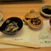 料亭 やまさ旅館 - 前菜＝左端・卵、右端＝生き血