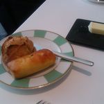 レストラン タテル ヨシノ - パンは３種類、どれもおいしい