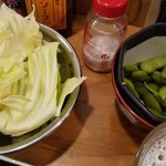 串カツ田中 - キャベツ 枝豆