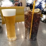 ジミーズ ダイナー - ビール(中)とコカ・コーラ