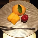 野嵯和 - ●甘香びわ、マンゴー、さくらんぼ、紅秀峰（べにしゅうほう）