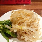 島田屋 - 通しはモヤシとほうれん草のナムル