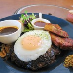 神戸ハンバーグウエスト - ビーフハンバーグステーキセット＋厚切りベーコン＋目玉焼き、税込み2345円