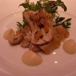 レストラン カーウントカー - ”マリニエルテ　シュトゥーベンクッケン”マリネした雛鶏のシュニイッテ　林檎のピューレ　ローズマリーの香り