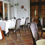 プレ・ヴェール - 窓側の明るい席はこんな感じ