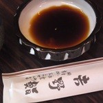 吉野鮨 - 醬油はデフォで入っています　小皿は焼肉店さんみたい