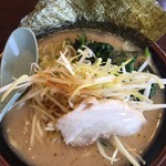 横濱家系ラーメン 幸家 - 醤油ネギ ホウレンソウトッピング 濃い少なめ