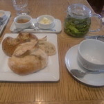 パティスリー・パリセヴェイユ - パンとヴェルヴェンヌ（735円）とバターとコンフィチュール