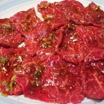 西八焼肉 - 上ロース　軽く炙って