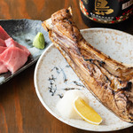Grilled tuna fish with salt