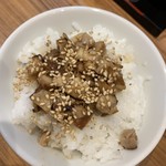 煮干し中華そば 麺屋 芝乃 - ミニ焼豚ご飯（ランチ限定）