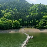 島勝 - 奥多摩湖にかかるドラム缶橋:意外に揺れます(笑)