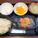 さくら水産 - 日替り定食A（とろサーモンタタキ）500円