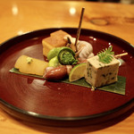 日本料理 たかむら - 八寸：玉子焼き、バイ貝、浅利と春菊の胡麻寄せ、数の子、富山蛍烏賊昆布締炙り、こごみのお浸し、天豆の塩茹で