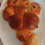 麻布十番モンタボー - 料理写真:ぶどう型のぶどうパン　￥136+税