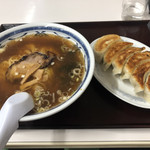 拉麺萬 - ラーメン¥450 餃子¥450