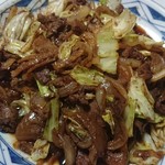 国八食堂 - 自宅でキャベツと玉ねぎ増しで炒めました。